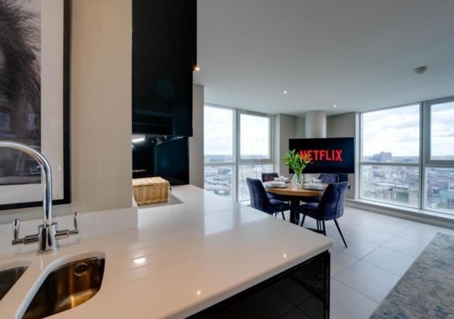 Tallest Building In The City Centre Sleeps 5 Incredible City Mountain And Lagan Views Belfast Exterior photo